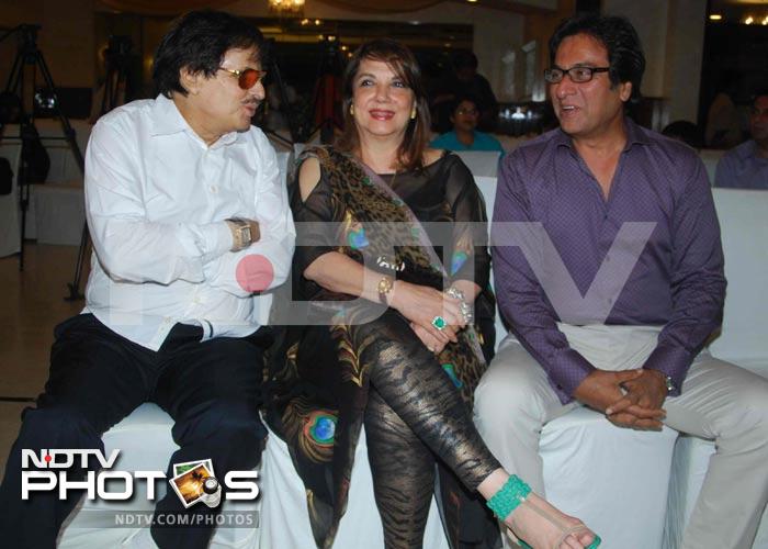 Sanjay Khan, Zarine and Farah Khan Ali at a birthday bash