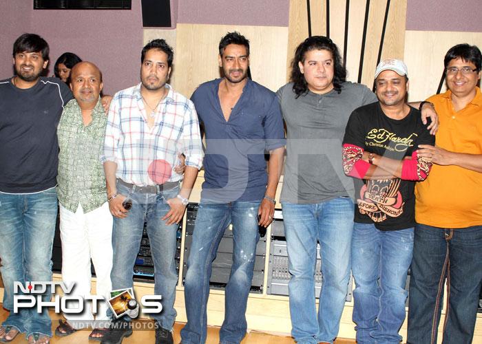 Ajay Devgn is Himmatwala as 100 musicians perform live orchestra