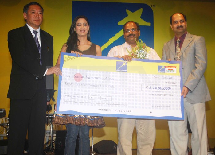 Shweta congratulates jackpot winner