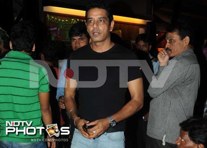 Actor Anoop Soni attended the event in a black T-Shirt and blue jeans.