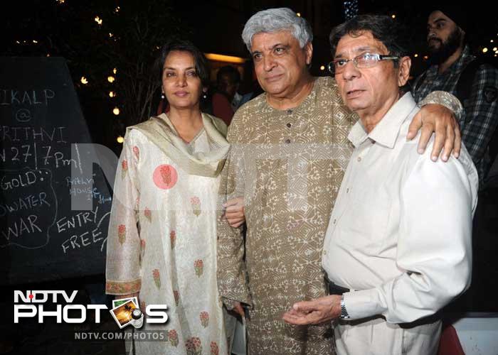 Shabana Azmi, Javed Akhtar and character artist Javed Khan pose for shutterbugs.