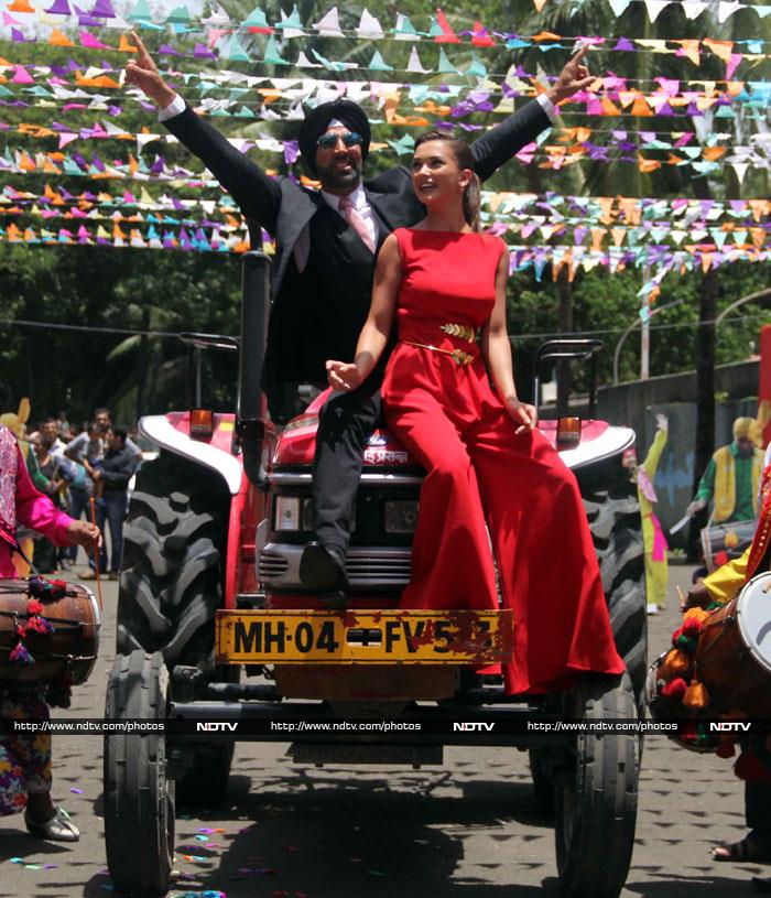 Balle Balle With Akshay on a Tractor, Salman With a Hero