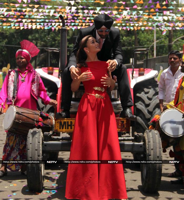 <i>Balle Balle</i> With Akshay on a Tractor, Salman With a <i>Hero</i>