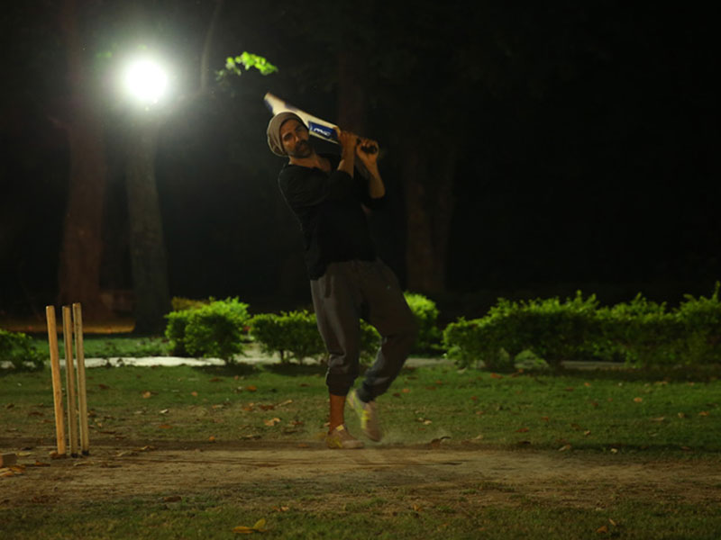 'खिलाड़ी' अक्षय कुमार का नाइट क्रिकेट मैच 'खिलाड़ी' अक्षय कुमार का नाइट क्रिकेट मैच