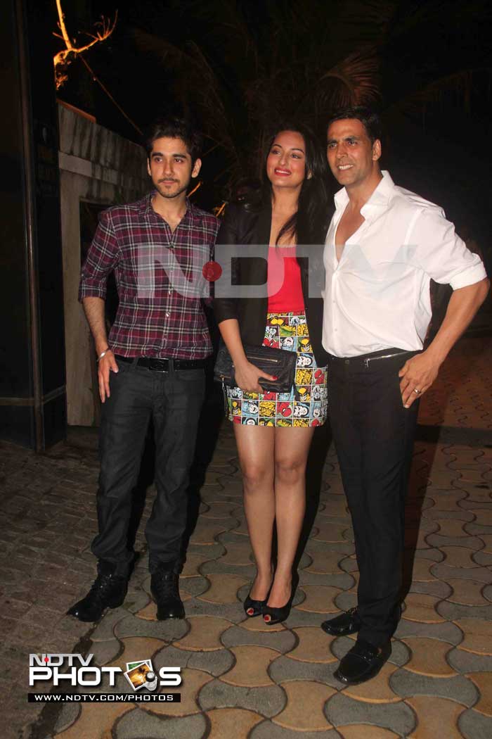 <i>Speedy</i> lead Vinay Virmani poses with the <i>Joker</i> co-stars.