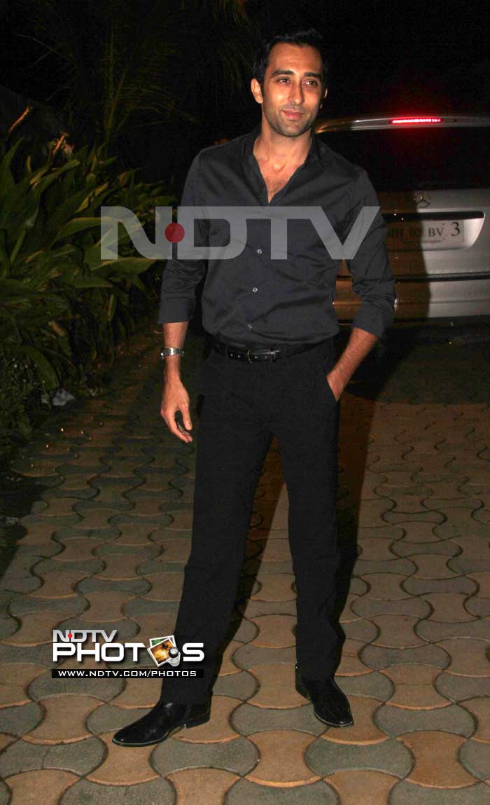 Akshay's fab welcome party for his <i>Speedy Singhs</i>