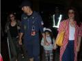 Photo : एयरपोर्ट पर पत्नी ट्विंकल और बेटी नितारा के साथ कूल अंदाज में नजर आए अक्षय