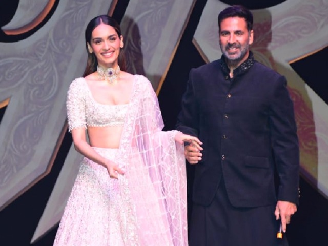 Akshay Kumar And Manushi Chhillar Launch <i>Prithviraj</i> Trailer In Style