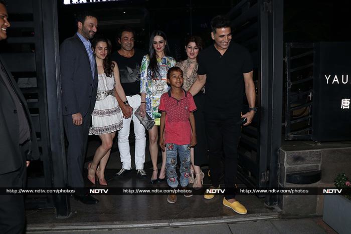 Housefull In Mumbai Restaurant: Akshay Kumar And Twinkle Khanna Spotted With Bobby Deol And Tanya Deol