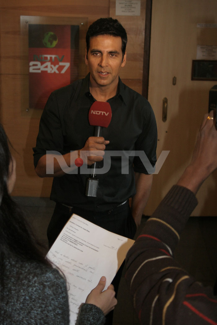 Akshay, Anushka Visit NDTV