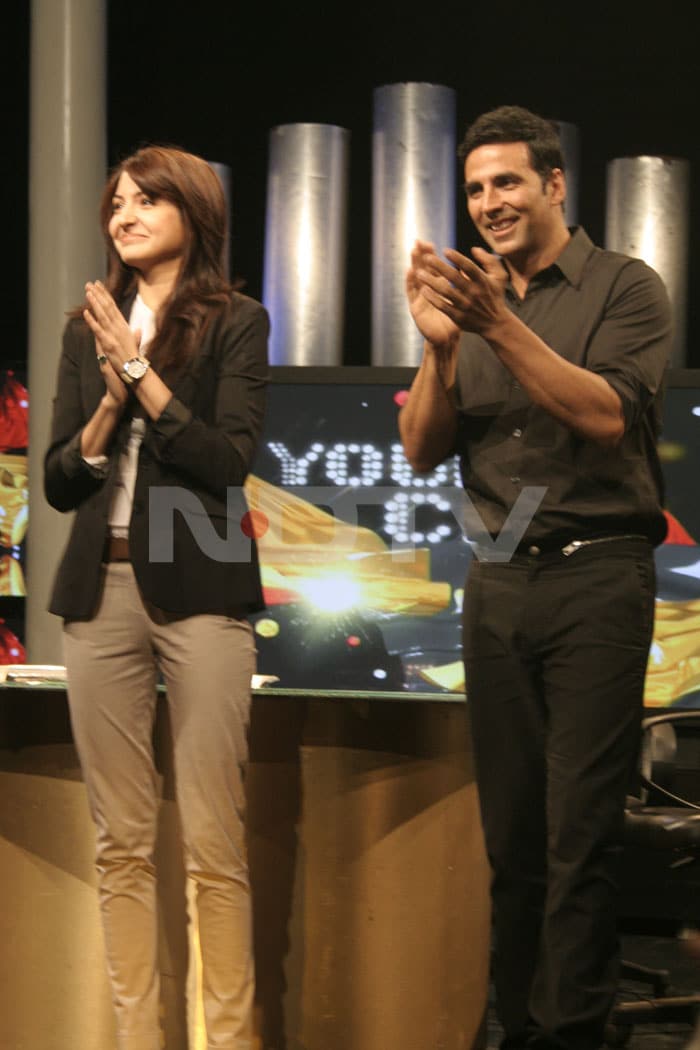 Put your hands together for Akshay and Anushka. <br><Br> (<b>?Watch Your Call with Akshay Kumar at 9:30 pm Sunday"</b>)