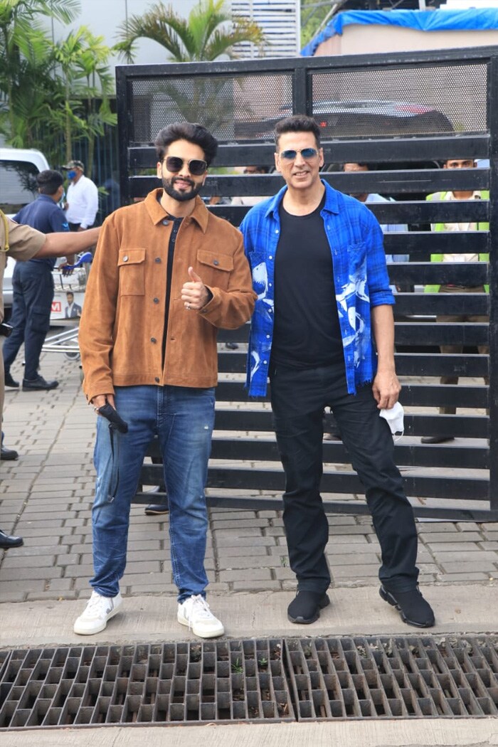 Bell Bottom\'s producer Jackky Bhagnani was also present with Akshay at the airport.