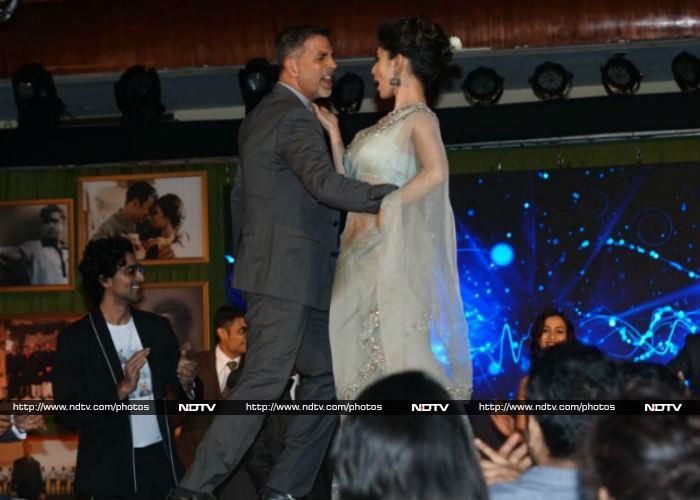 Akshay Kumar And Mouni Roy\'s Chemistry Is Pure \'Gold\'