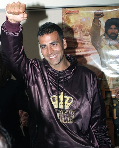 Akshay enthralled the audience present for half an hour with a live interaction and also danced to the title track of <i>Singh Is Kinng</i>, not once but twice, by public demand during the promotional event.