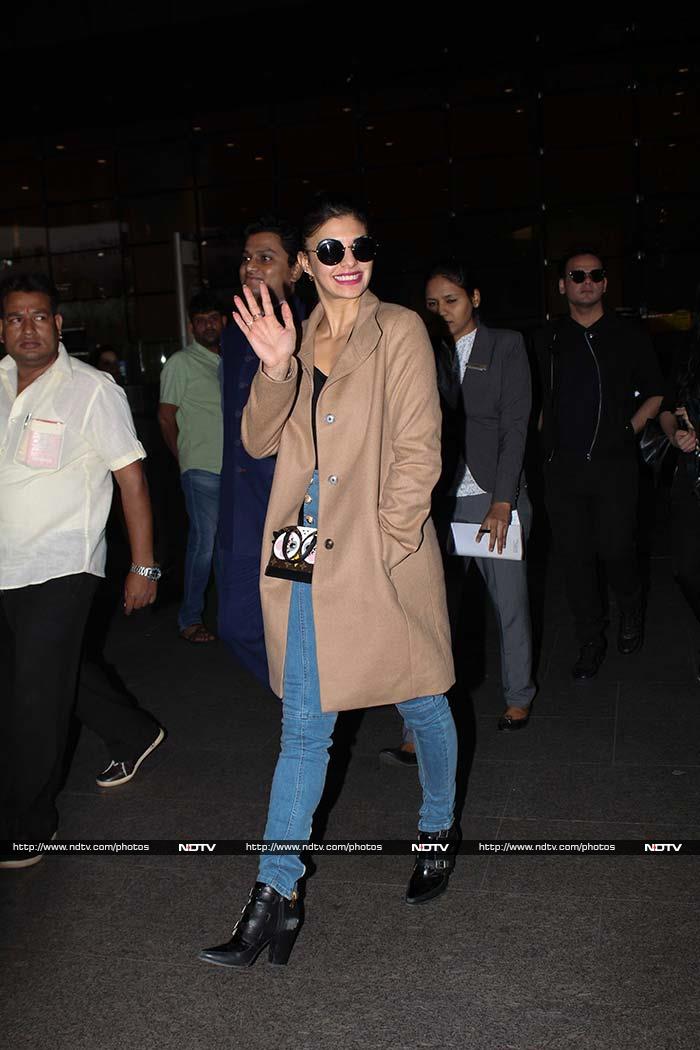 Akshay Kumar, Twinkle Khanna Touch Down In Mumbai