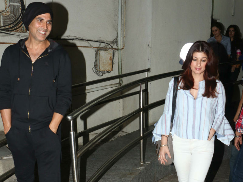 मूवी डेट पर निकले अक्षय और ट्विकंल मूवी डेट पर निकले अक्षय और ट्विकंल