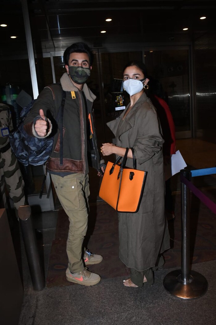 Alia Bhatt and Ranbir Kapoor happily posed for the cameras.