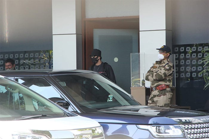 Ranbir Kapoor was clicked by paparazzi in Mumbai.