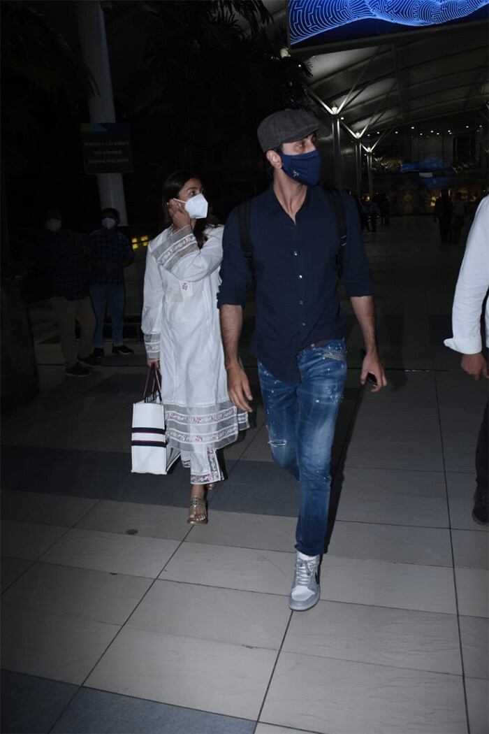 Alia Bhatt And Ranbir Kapoor Return From Varanasi