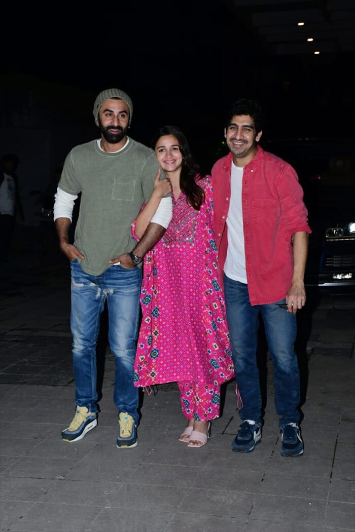 The star couple were accompanied by <i>Brahmastra</i> director Ayan Mukerji.