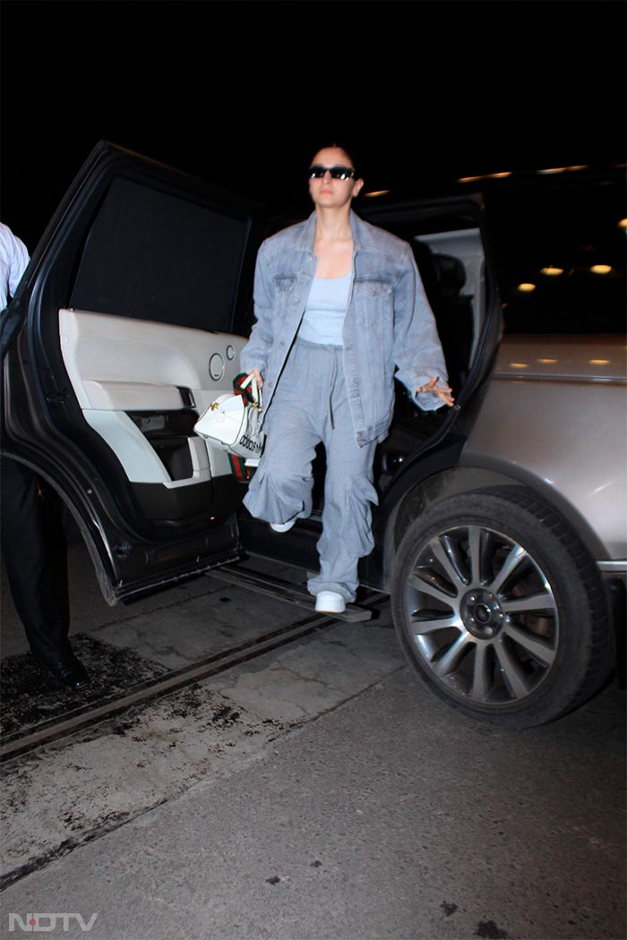 Alia Bhatt And Sunny Leone\'s Airport Looks Are The Definition Of Cool