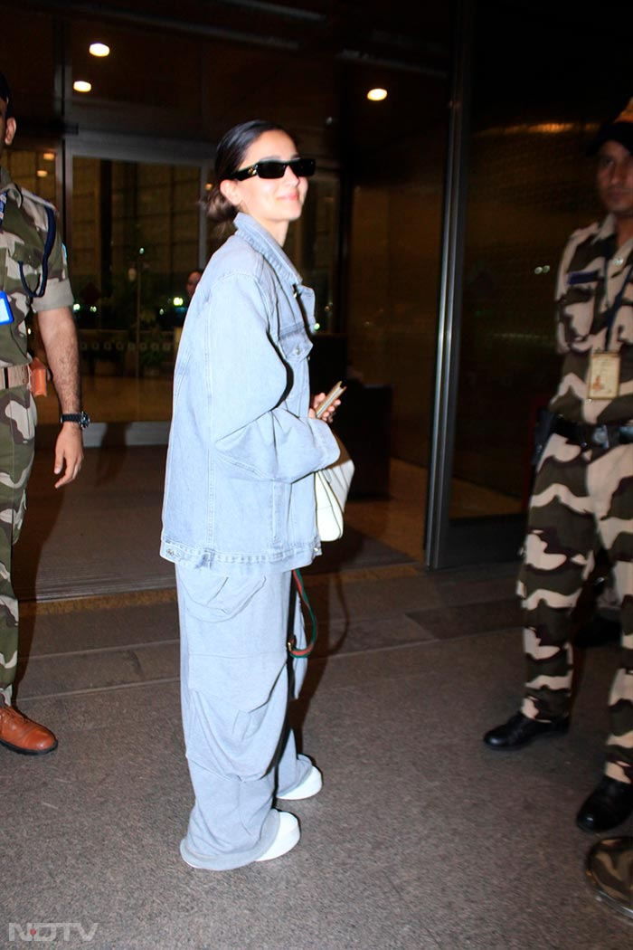 Alia Bhatt And Sunny Leone\'s Airport Looks Are The Definition Of Cool