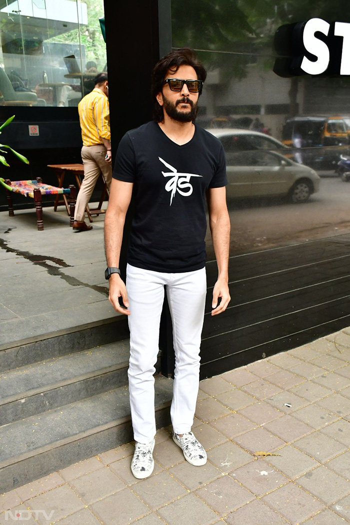 Riteish Deshmukh was spotted in another part of the city. (Image courtesy: Varinder Chawla)