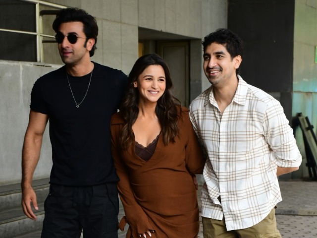 Alia Bhatt, Ranbir Kapoor And Ayan Mukerji Lit Up The <i>Brahmastra</i> Song Preview Launch Like This Alia Bhatt, Ranbir Kapoor And Ayan Mukerji Lit Up The <i>Brahmastra</i> Song Preview Launch Like This