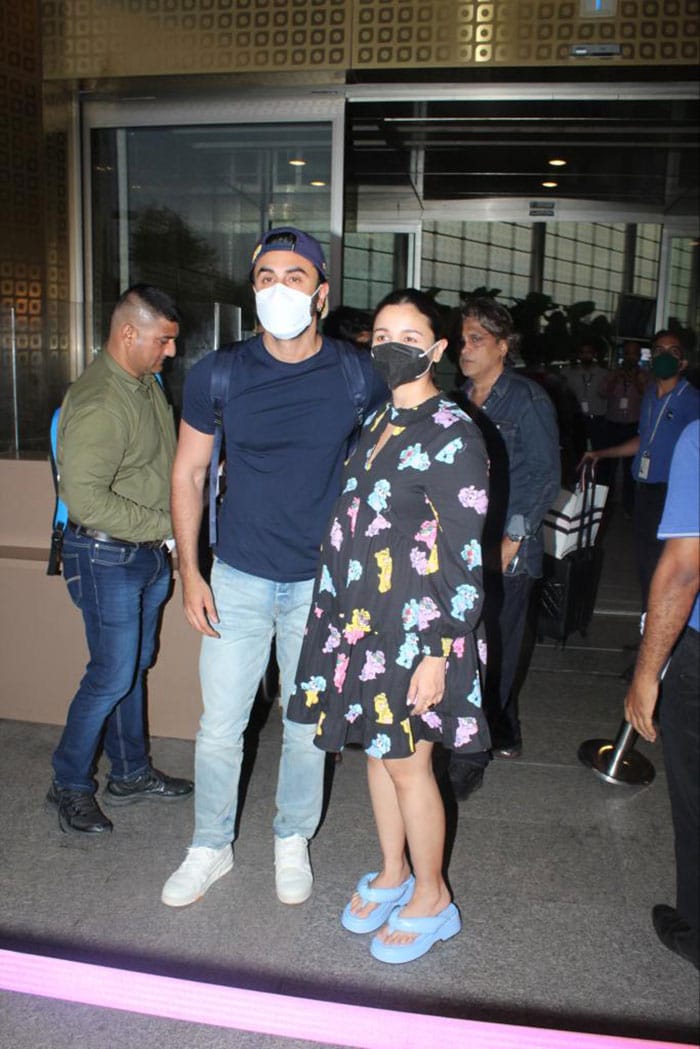 Alia Bhatt-Ranbir Kapoor And Mouni Roy\'s Airport Style