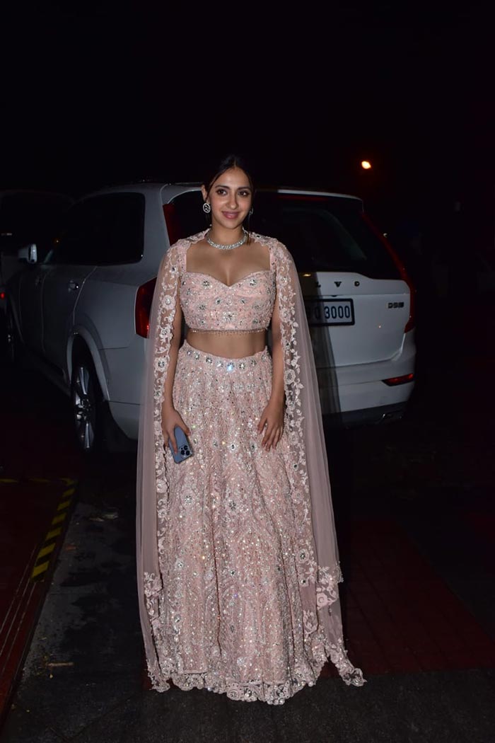 Meet the sister of the bride - Akansha Ranjan Kapoor. (Image courtesy: Varinder Chawla)