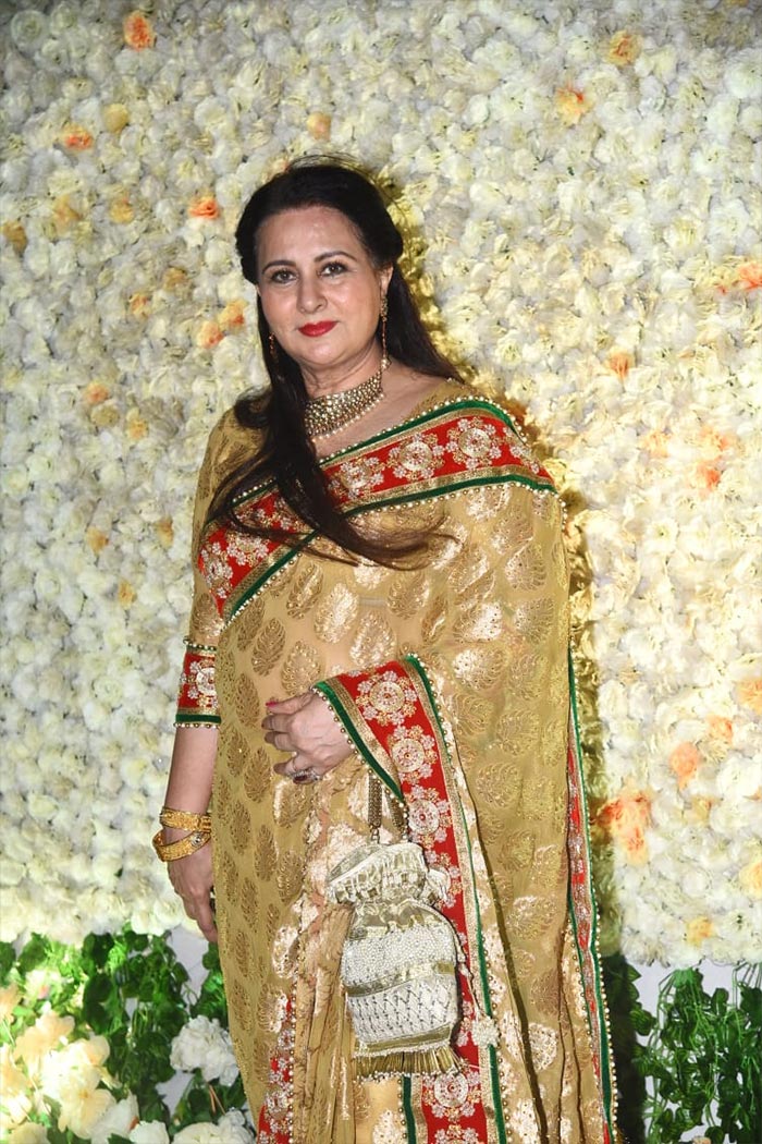 Poonam Dhillon also attended the wedding. (Image courtesy: Varinder Chawla)