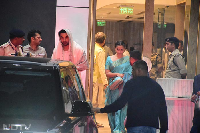 Alia-Ranbir, Katrina-Vicky, Big B And Other Stars At Airport