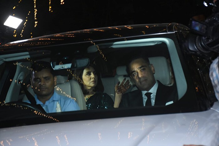 Riddhima Kapoor's husband Bharat Sahni was also pictured in the car with Neetu Kapoor.