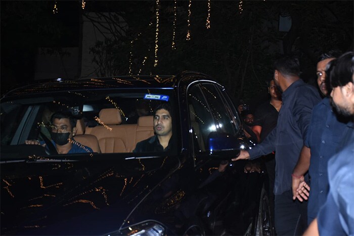 Ranbir Kapoor's best friend Ayan Mukerji was also photographed.