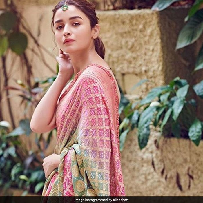 Alia Bhatt joined Varun Dhawan at a promotional event for their new movie <I> Kalank</I> in Mumbai on Tuesday evening. Alia Bhatt looked flawless in a Tarun Tahiliani <I>saree</i>, which she accessorized with a Suhani Pittie <I>maang-tika</i> and dewy make-up.  Alia Bhatt shared some stunning photos from her recent photoshoot. Enjoy. (Courtesy  <a href=" https://www.instagram.com/aliaabhatt/?hl=en" target="_blank" rel="nofollow" > aliaabhatt </a>)