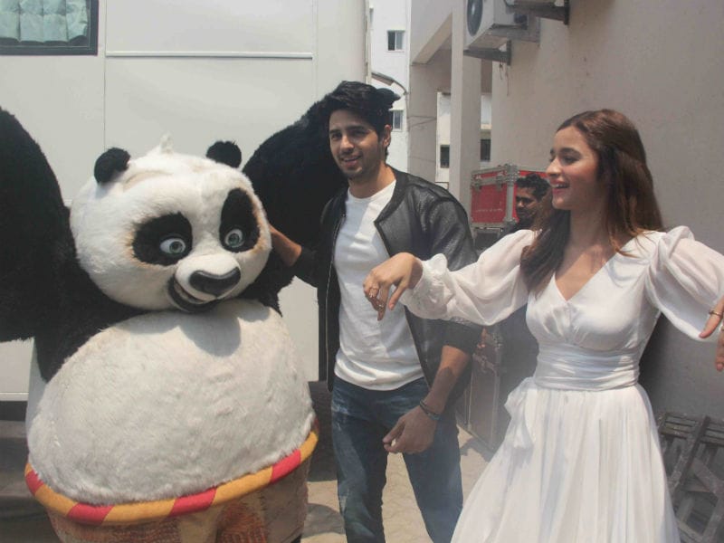 Photo : Kung Fu Alia And Kapoor And Sons