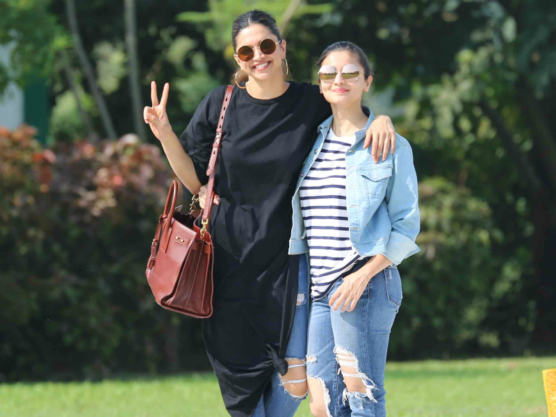 दीपिका और आलिया का यह अंदाज हो रहा है Viral दीपिका और आलिया का यह अंदाज हो रहा है Viral