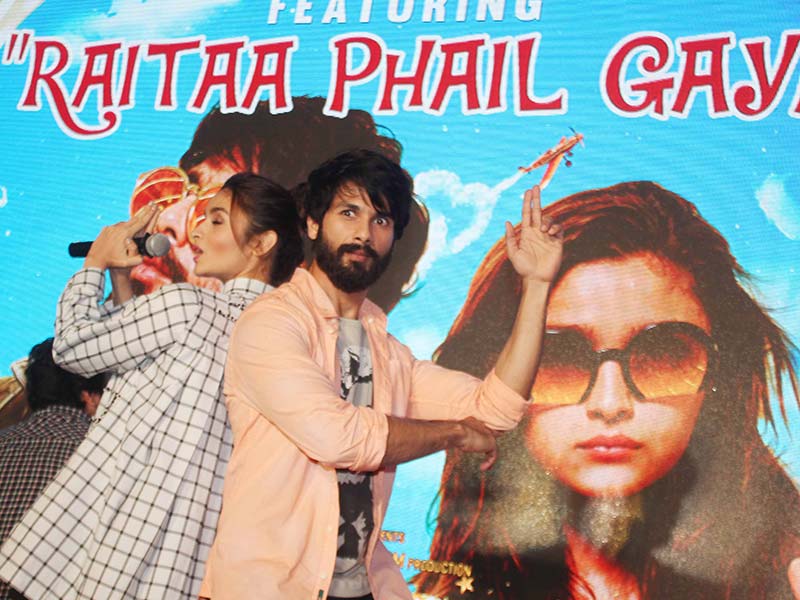 <i>Raitaa Phail Gaya</i>, <i>Jab</i> Shahid and Alia Danced