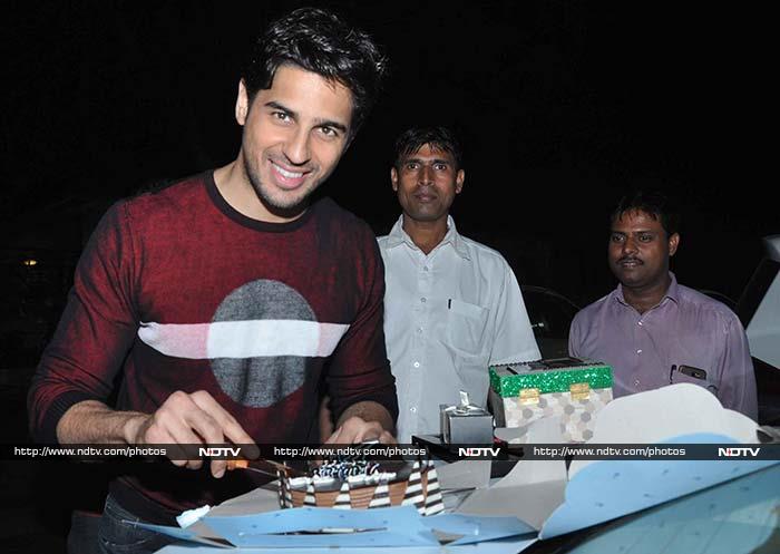 <I>The Student Of The Year</i> actor indulged in a delicious-looking cake.