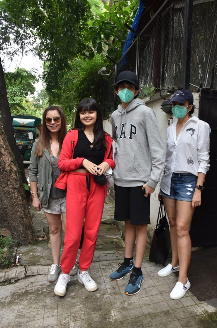 Mahima Chaudhry was photographed with her family in the city.