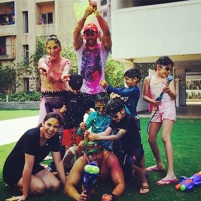 Hrithik\'s happy Holi with the in-laws