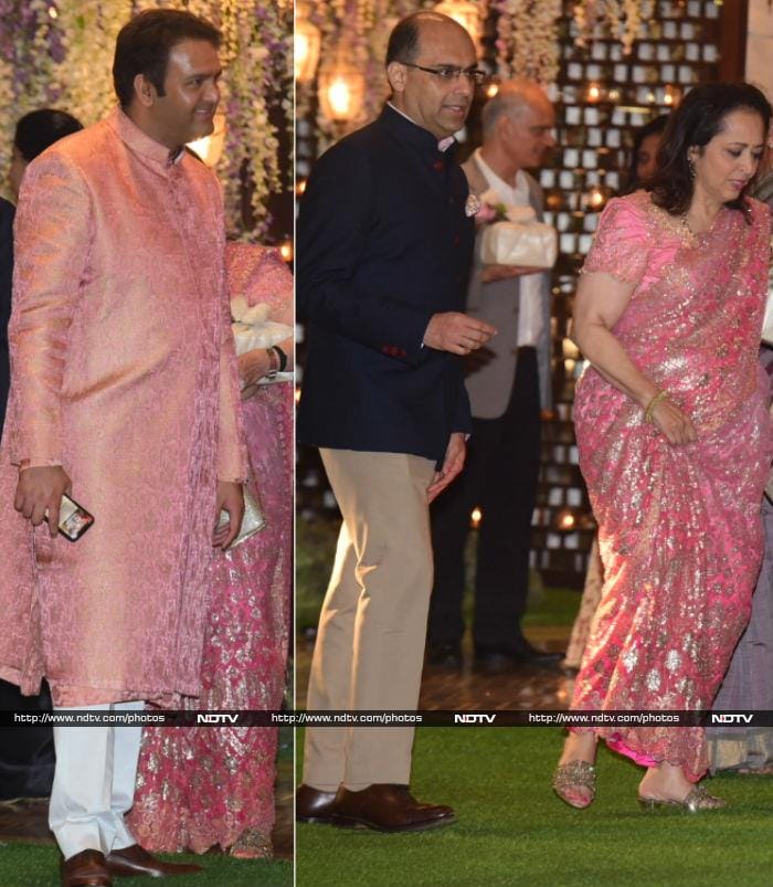 अंबानी की पार्टी में शाहरुख,ऐश्वर्या समेत कई बॉलीवुड स्टार्स आए नजर, देखें तस्वीरें