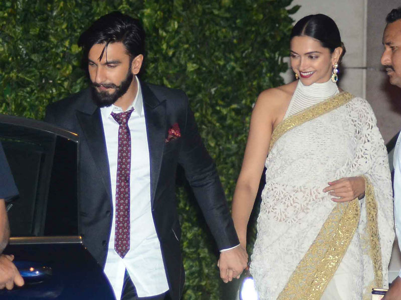 अंबानी की पार्टी में एक दूसरे का हाथ थामकर पहुंचे रणवीर-दीपिका अंबानी की पार्टी में एक दूसरे का हाथ थामकर पहुंचे रणवीर-दीपिका