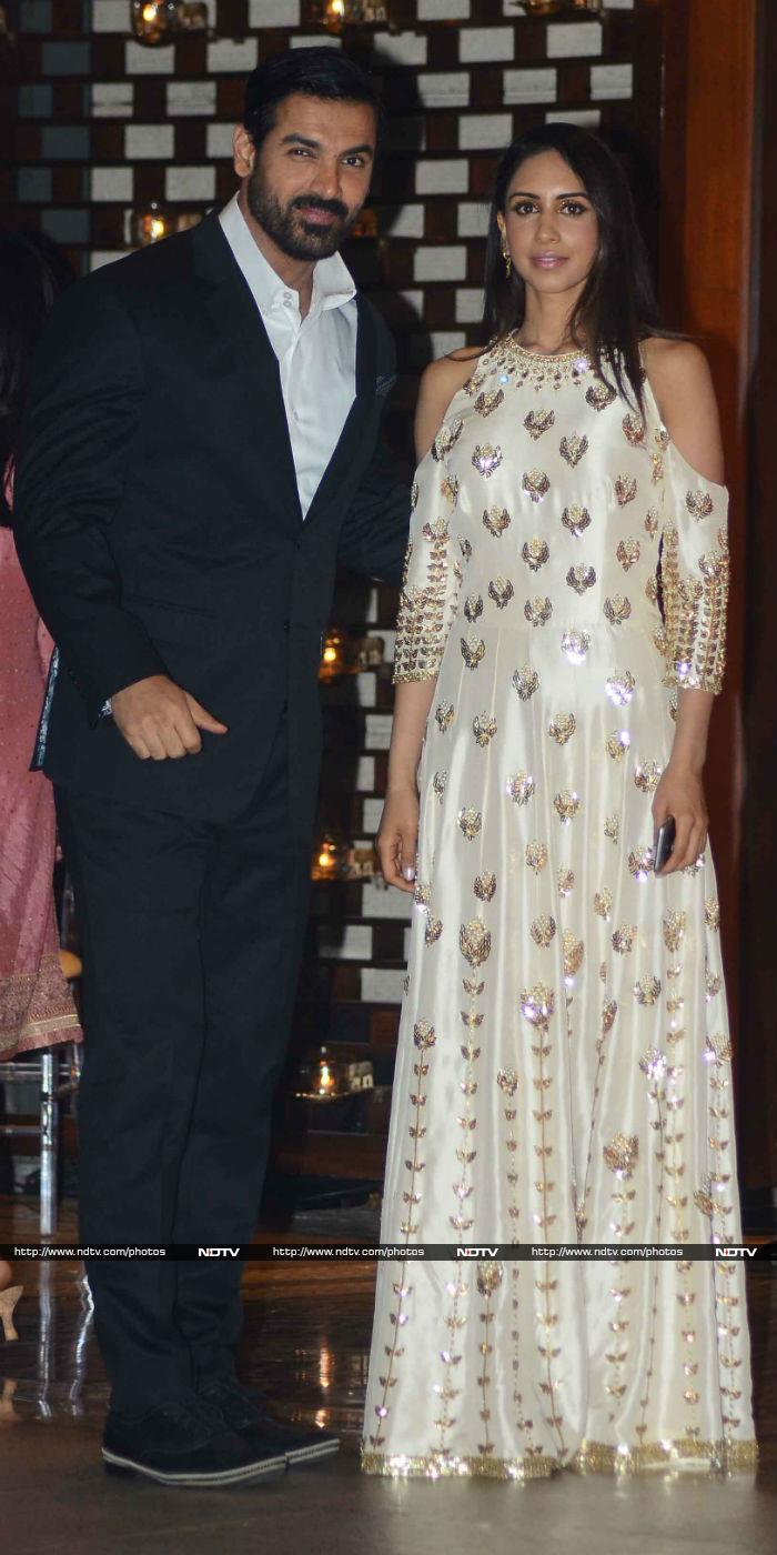 Deepika, Ranveer Hold Hands At Ambani Party. SRK, Bachchans Also Attend