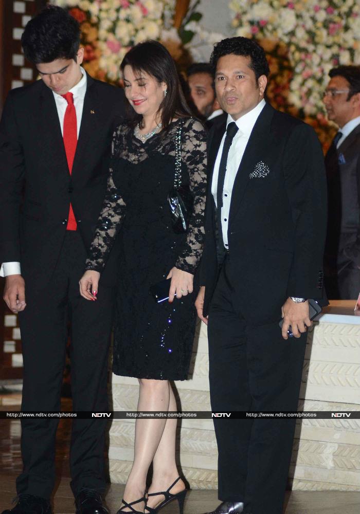 Deepika, Ranveer Hold Hands At Ambani Party. SRK, Bachchans Also Attend
