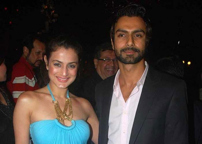 Ameesha Patel is the daughter of Amit Patel and Asha Patel and elder sister of actor Ashmit Patel. She studied at the Cathedral and John Connon School in Bombay and went abroad to study Economics at Tufts University in Medford, Massachusetts.