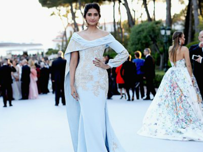 कान्स 2016: एम्फर गाला में सोनम और मल्लिका का जलवा... कान्स 2016: एम्फर गाला में सोनम और मल्लिका का जलवा...