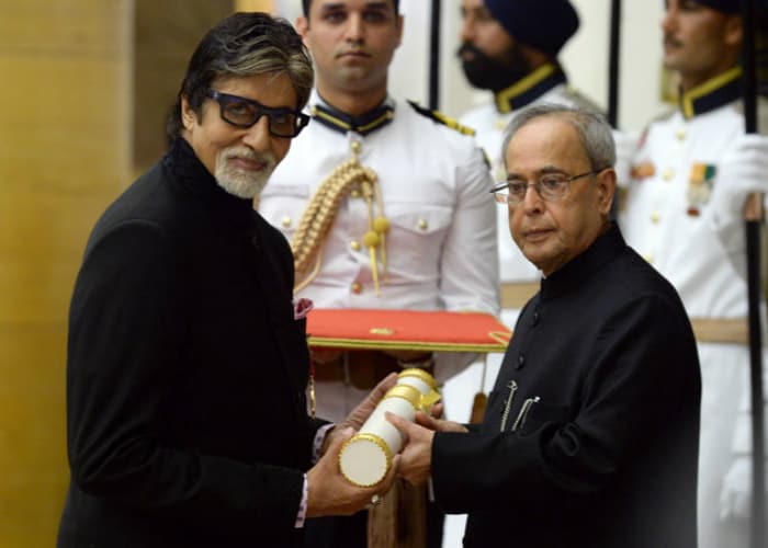 74 साल के हुए बॉलीवुड के शहंशाह अमिताभ बच्चन