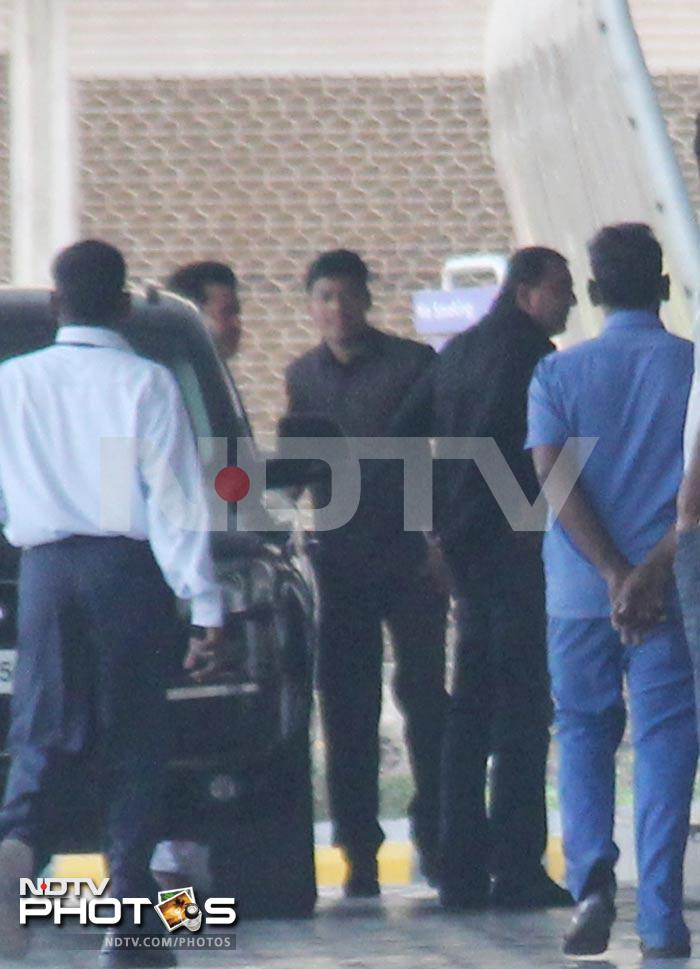 Sanjay Dutt meets Big B at hospital