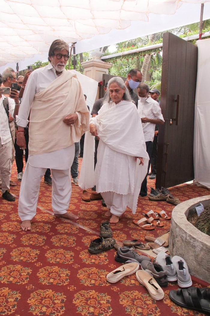 Amitabh-Jaya Bachchan, Javed Akhtar-Shabana Azmi At Shivkumar Sharma\'s Funeral